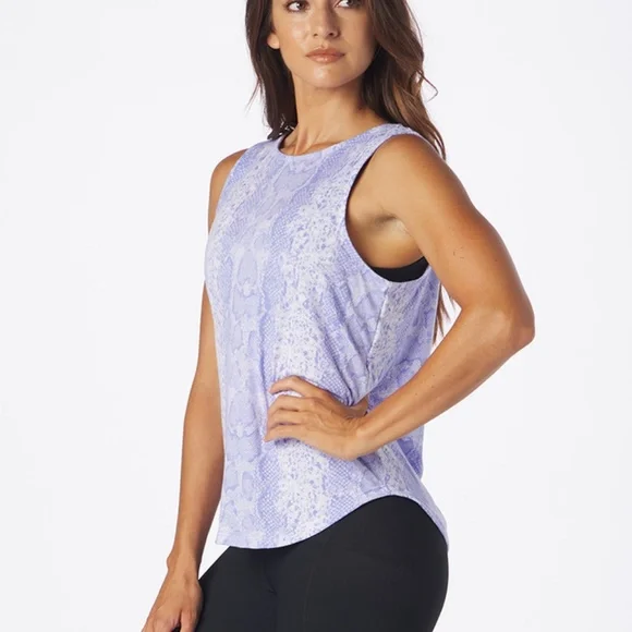 NWT Glyder Evolve Tank Lilac Snake XS–XL Twist-Back Keyhole Lightweight Active T - Picture 3 of 4
